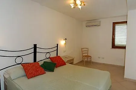 Ischia Sleeps 4 Air Con Ischia