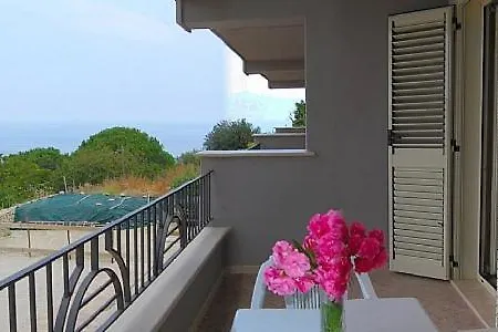 Ischia Sleeps 4 Air Con Apartament *
